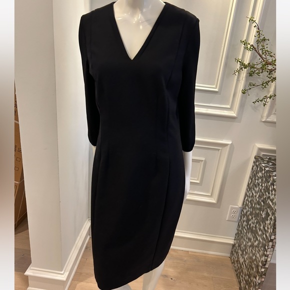 Elie Tahari Black Wool Fitted Sheath Little Black Dress in Excellent Condition - Picture 1 of 16